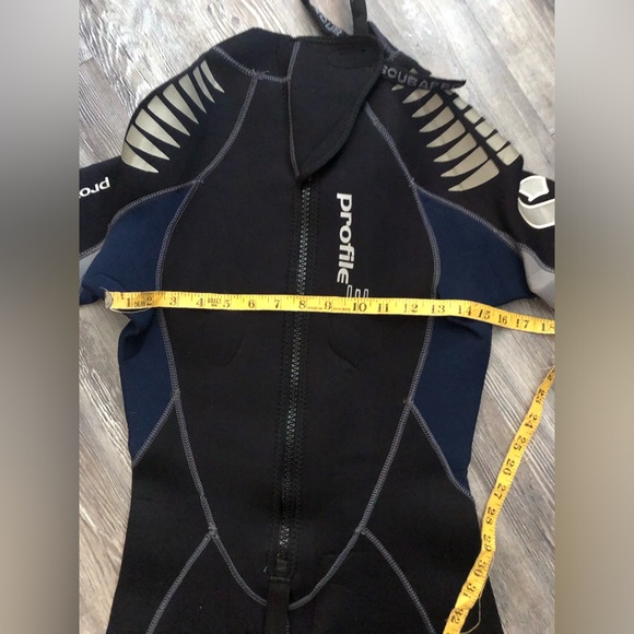 Scuba Suit / Water-sports Gear - Picture 12 of 16